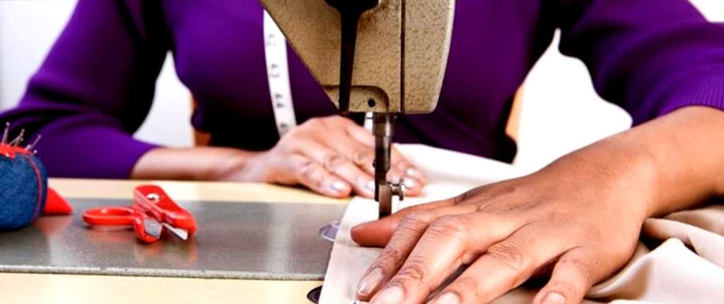 O trabalho de costureira pode ser muito desgastante fisicamente!